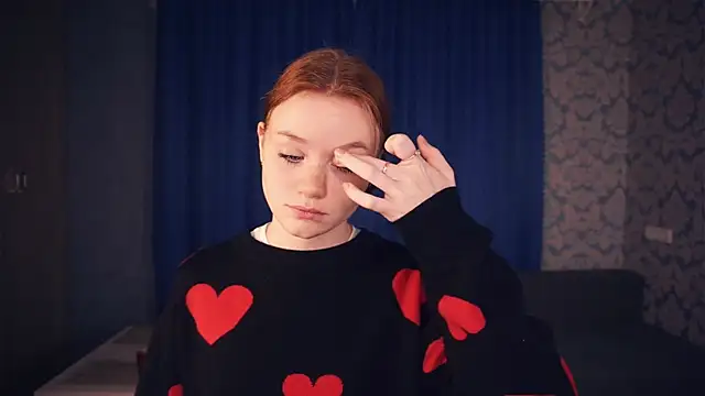 Snapshot of KarlynGow chatting on November 2025 06:24:02 AM KarlynGow online show from November 2025 06:24:02 AM