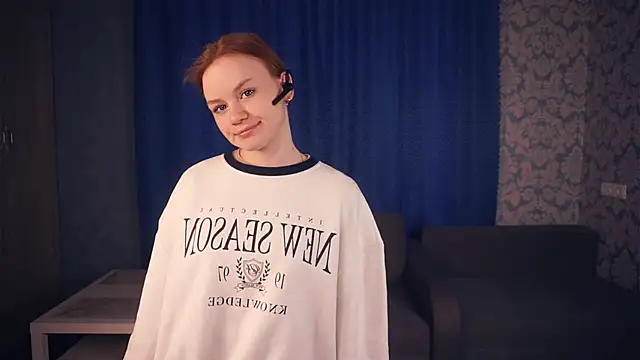 Snapshot of KarlynGow chatting on November 2025 06:22:01 AM KarlynGow online show from November 2025 06:22:01 AM