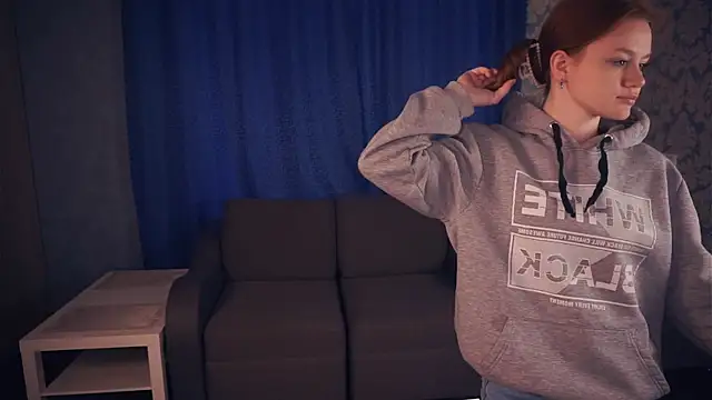 Snapshot of KarlynGow chatting on November 2025 06:46:02 AM KarlynGow online show from November 2025 06:46:02 AM