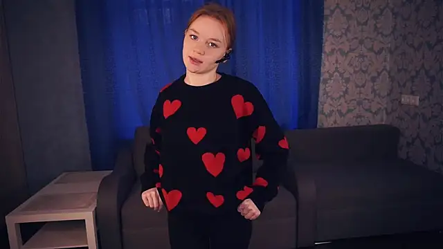 Snapshot of KarlynGow chatting on November 2025 06:35:01 AM KarlynGow online show from November 2025 06:35:01 AM