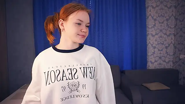 Snapshot of KarlynGow chatting on December 2025 07:03:02 AM KarlynGow online show from December 2025 07:03:02 AM