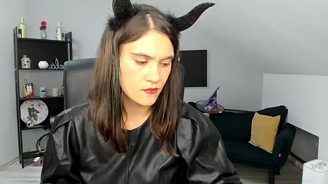 Snapshot of IzzyMonro chatting on October 2025 09:05:02 PM IzzyMonro online show from October 2025 09:05:02 PM