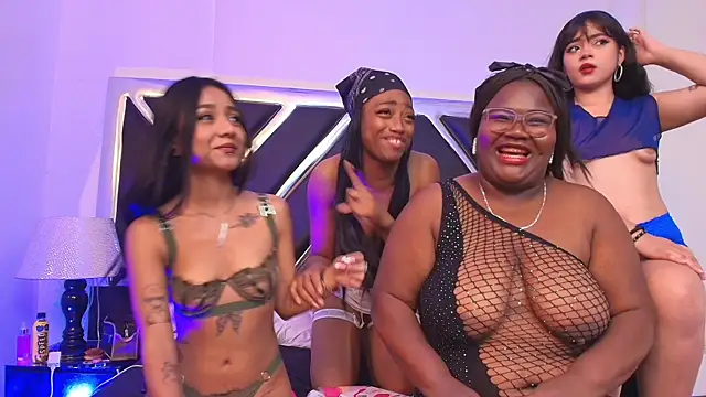 Snapshot of Britanny-Jhonsons chatting on November 2025 10:19:01 PM Britanny-Jhonsons online show from November 2025 10:19:01 PM