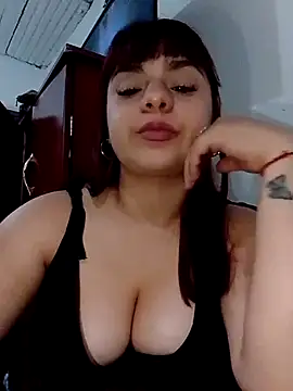 Snapshot of Tizi_04 chatting on November 2025 10:54:02 PM Tizi 04 online show from November 2025 10:54:02 PM