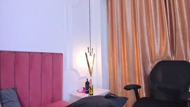 Snapshot of Celina_Kyle1 chatting on November 2025 08:07:01 PM Celina Kyle1 online show from November 2025 08:07:01 PM