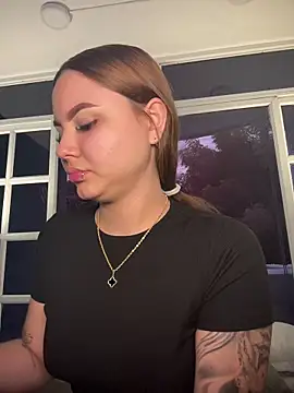 Snapshot of Beella1_ chatting on November 2025 11:57:02 AM Beella1 online show from November 2025 11:57:02 AM