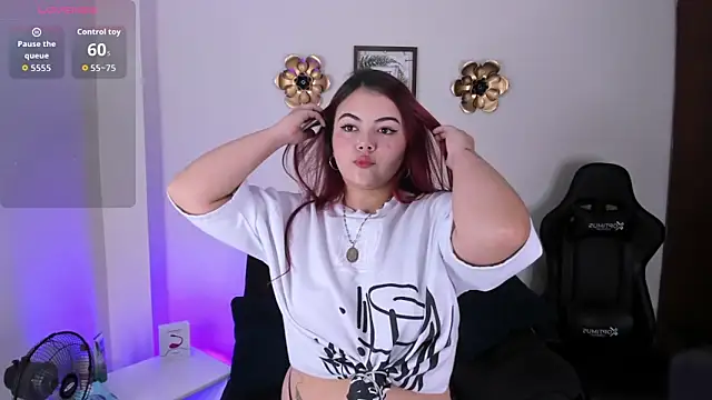 Snapshot of Zoe_love14 chatting on October 2025 12:06:02 PM Zoe love14 online show from October 2025 12:06:02 PM