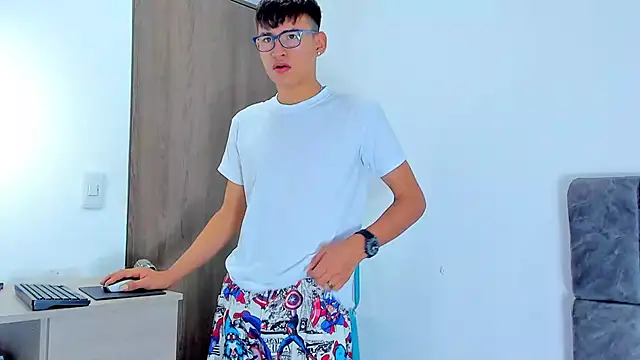 Nicolas Torres  online show from November 2025 03:07:01 AM