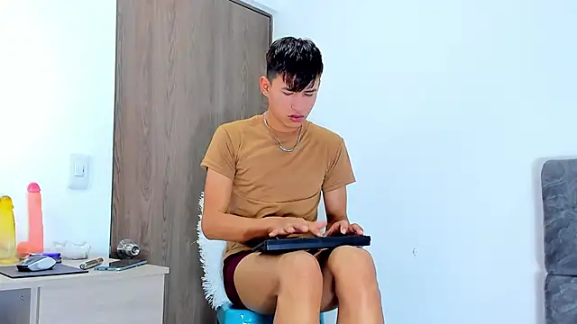 Nicolas Torres  online show from November 2025 04:24:01 AM