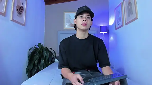 Snapshot of ApoloRicci chatting on October 2025 07:18:01 PM ApoloRicci online show from October 2025 07:18:01 PM