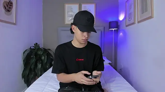 Snapshot of ApoloRicci chatting on October 2025 08:09:02 PM ApoloRicci online show from October 2025 08:09:02 PM