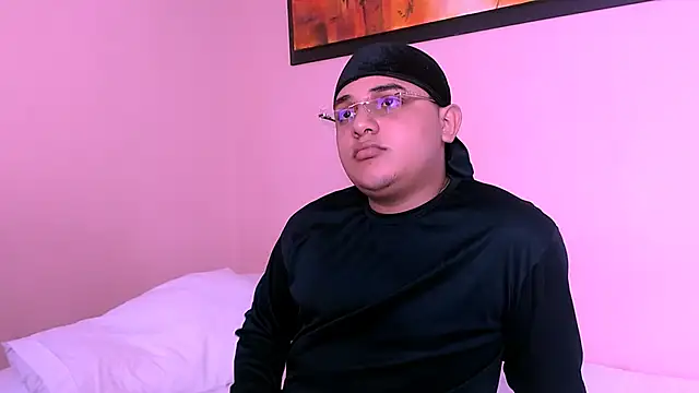 Snapshot of Santo_Pecado_ chatting on October 2025 01:43:02 PM Santo Pecado  online show from October 2025 01:43:02 PM