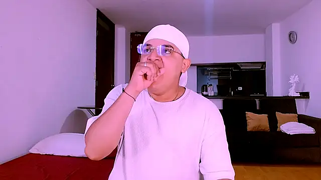 Snapshot of Santo_Pecado_ chatting on October 2025 12:56:01 PM Santo Pecado  online show from October 2025 12:56:01 PM