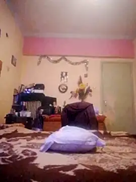 Snapshot of Mairi702 chatting on November 2025 04:45:02 AM Mairi702 online show from November 2025 04:45:02 AM