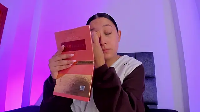 Snapshot of kittymonroe1 chatting on November 2025 05:26:01 PM kittymonroe1 online show from November 2025 05:26:01 PM