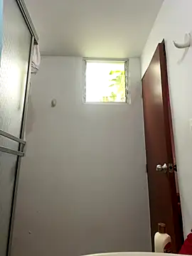 Snapshot of Selena_Roa chatting on October 2025 12:13:02 PM Selena Roa online show from October 2025 12:13:02 PM