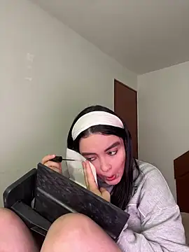 Snapshot of Selena_Roa chatting on December 2025 12:38:02 AM Selena Roa online show from December 2025 12:38:02 AM