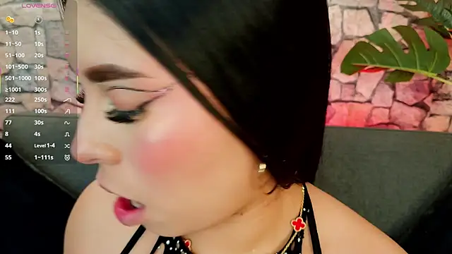 Snapshot of mia_roux1 chatting on November 2025 06:17:01 PM mia roux1 online show from November 2025 06:17:01 PM