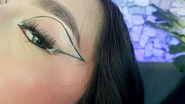 Snapshot of mia_roux1 chatting on November 2025 05:13:02 PM mia roux1 online show from November 2025 05:13:02 PM