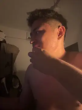 Snapshot of VERGALARGA120 chatting on October 2025 06:24:02 AM VERGALARGA120 online show from October 2025 06:24:02 AM