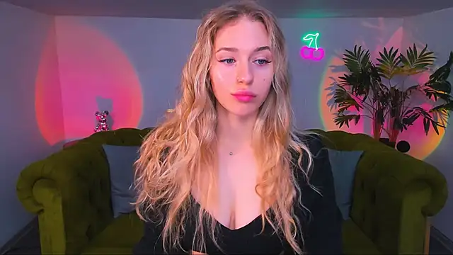 Snapshot of sassy_cutie chatting on October 2025 06:06:02 AM sassy cutie online show from October 2025 06:06:02 AM