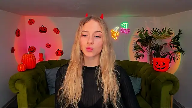 Snapshot of sassy_cutie chatting on October 2025 06:37:01 AM sassy cutie online show from October 2025 06:37:01 AM