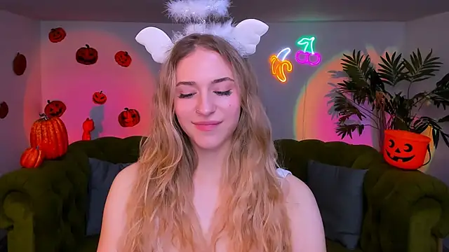 Snapshot of sassy_cutie chatting on November 2025 08:43:01 PM sassy cutie online show from November 2025 08:43:01 PM