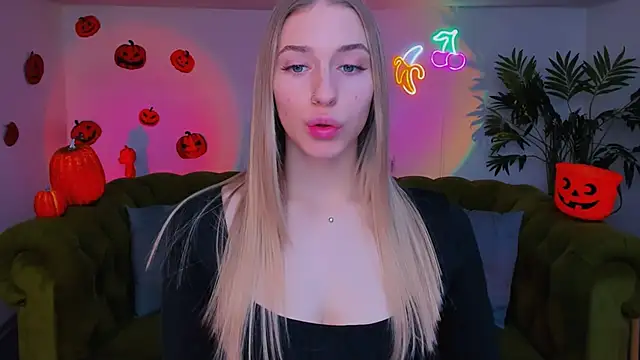 Snapshot of sassy_cutie chatting on November 2025 06:25:02 AM sassy cutie online show from November 2025 06:25:02 AM