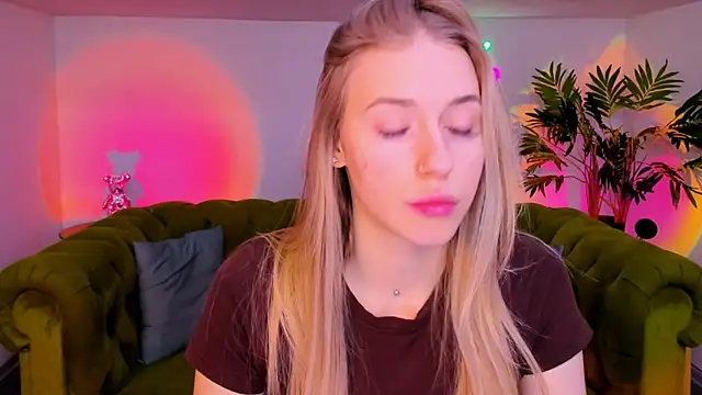 Snapshot of sassy_cutie chatting on November 2025 06:07:02 AM sassy cutie online show from November 2025 06:07:02 AM