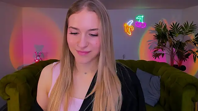 Snapshot of sassy_cutie chatting on November 2025 01:11:01 PM sassy cutie online show from November 2025 01:11:01 PM