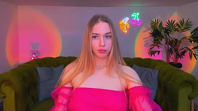 Snapshot of sassy_cutie chatting on November 2025 06:17:02 AM sassy cutie online show from November 2025 06:17:02 AM