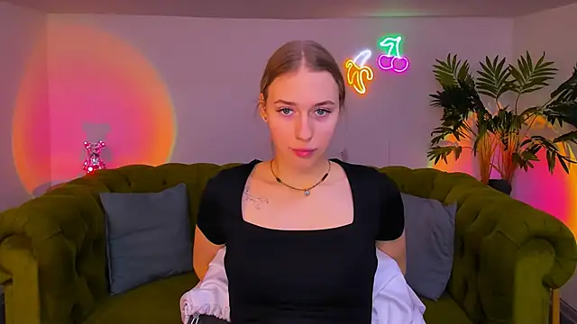 Snapshot of sassy_cutie chatting on December 2025 06:07:01 AM sassy cutie online show from December 2025 06:07:01 AM