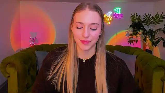 Snapshot of sassy_cutie chatting on December 2025 06:08:02 AM sassy cutie online show from December 2025 06:08:02 AM