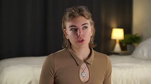 Snapshot of MelodyBaur chatting on November 2025 11:33:02 AM MelodyBaur online show from November 2025 11:33:02 AM