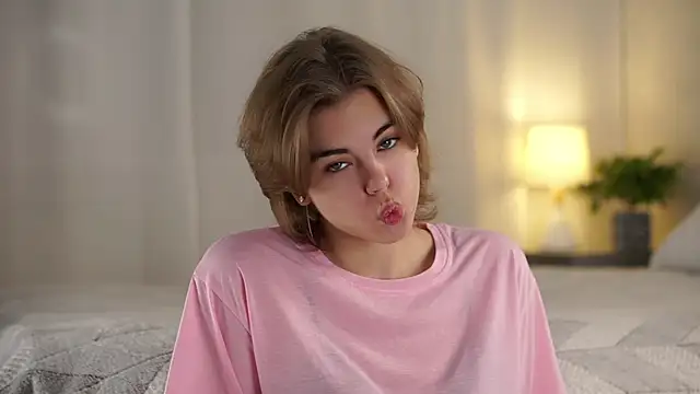 Snapshot of MelodyBaur chatting on November 2025 01:31:01 PM MelodyBaur online show from November 2025 01:31:01 PM