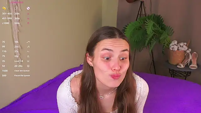 Snapshot of LeonoraWoods chatting on November 2025 05:11:01 AM LeonoraWoods online show from November 2025 05:11:01 AM