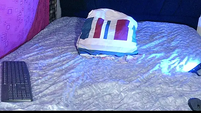 Snapshot of ReferredArtwork chatting on November 2025 08:10:01 PM ReferredArtwork online show from November 2025 08:10:01 PM