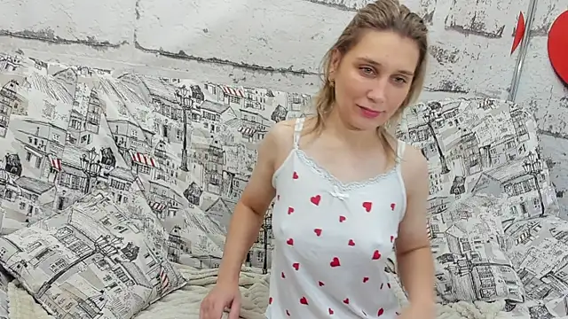 Snapshot of Tenderly_Sophie chatting on November 2025 01:16:01 AM Tenderly Sophie online show from November 2025 01:16:01 AM