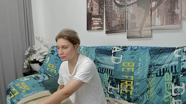 Snapshot of Tenderly_Sophie chatting on November 2025 02:22:01 AM Tenderly Sophie online show from November 2025 02:22:01 AM