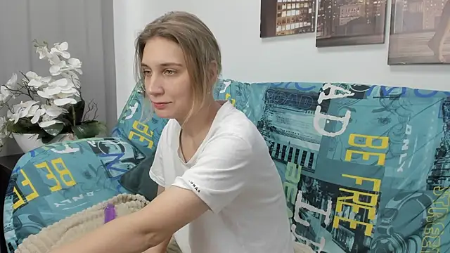 Snapshot of Tenderly_Sophie chatting on December 2025 01:25:01 AM Tenderly Sophie online show from December 2025 01:25:01 AM