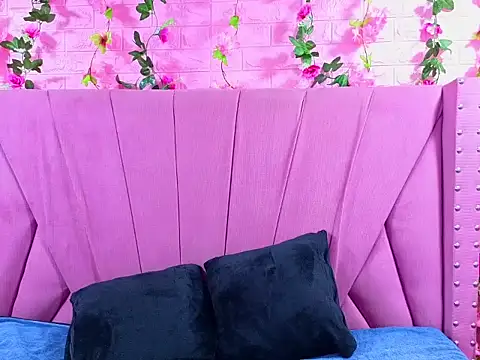 Snapshot of Alyy_Brown chatting on November 2025 01:52:01 AM Alyy Brown online show from November 2025 01:52:01 AM