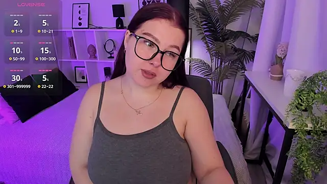 Snapshot of EffyBlush chatting on November 2025 01:33:02 PM EffyBlush online show from November 2025 01:33:02 PM