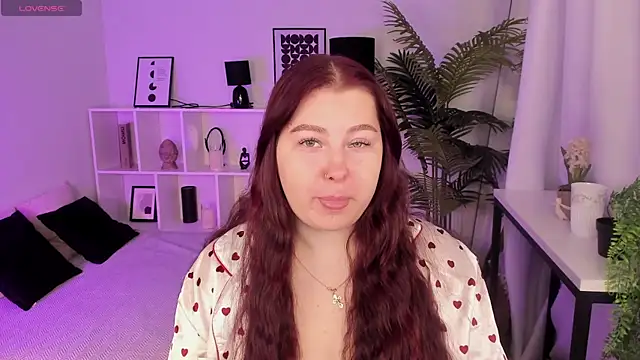 Snapshot of EffyBlush chatting on December 2025 01:31:02 PM EffyBlush online show from December 2025 01:31:02 PM