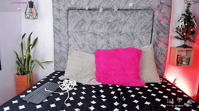 Snapshot of Amatista_desire chatting on November 2025 12:18:01 PM Amatista desire online show from November 2025 12:18:01 PM