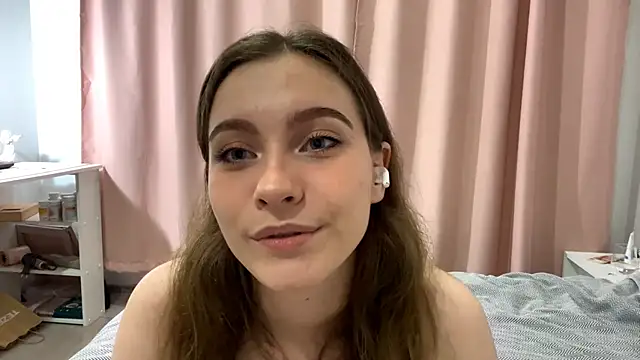 Snapshot of Kira_Sanders chatting on October 2025 05:08:02 PM Kira Sanders online show from October 2025 05:08:02 PM