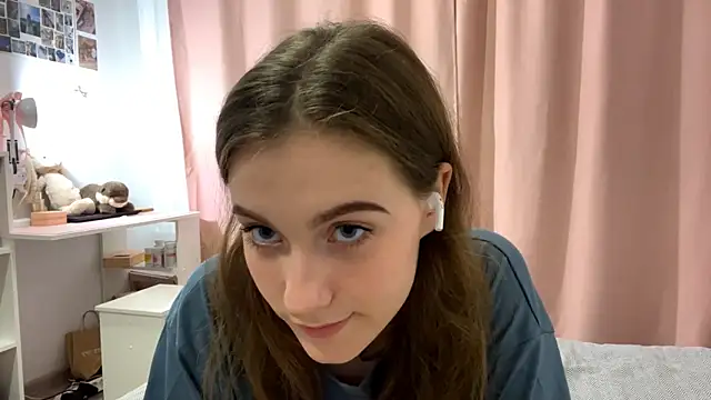 Snapshot of Kira_Sanders chatting on October 2025 05:04:02 PM Kira Sanders online show from October 2025 05:04:02 PM