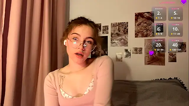 Snapshot of Kira_Sanders chatting on December 2025 06:56:02 PM Kira Sanders online show from December 2025 06:56:02 PM