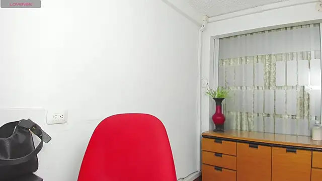 Snapshot of chloehanna chatting on November 2025 08:20:01 PM chloehanna online show from November 2025 08:20:01 PM