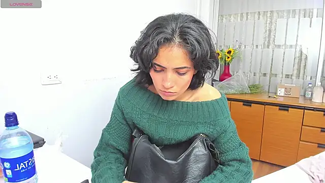 Snapshot of chloehanna chatting on December 2025 07:55:01 PM chloehanna online show from December 2025 07:55:01 PM