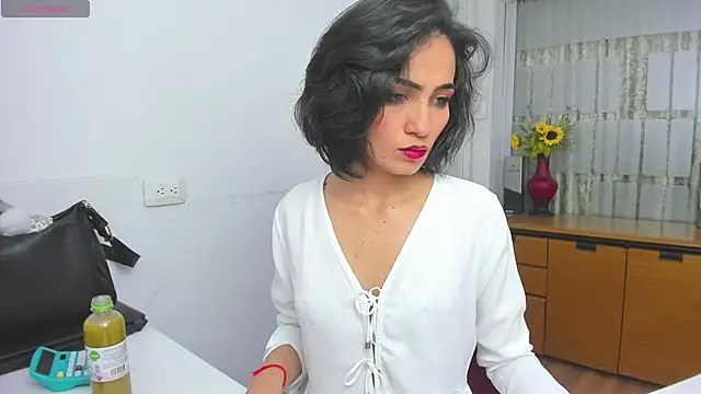 Snapshot of chloehanna chatting on December 2025 07:29:02 PM chloehanna online show from December 2025 07:29:02 PM